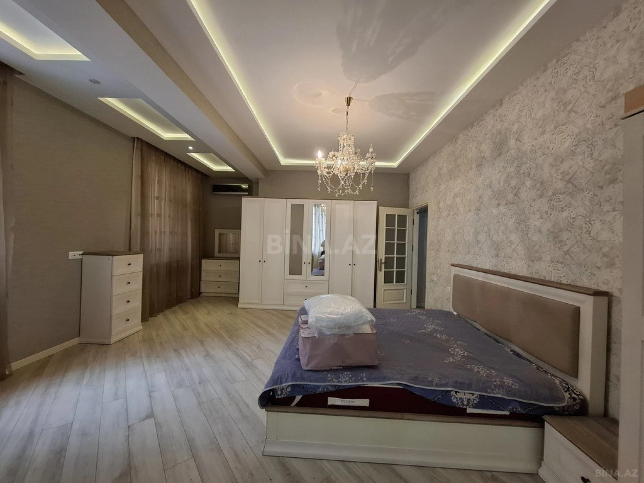 Kirayə verilir 3 otaqlı mənzil 250 m²