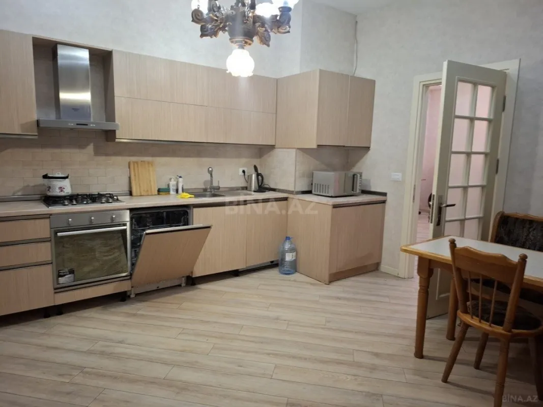 Kirayə verilir 3 otaqlı mənzil 250 m²