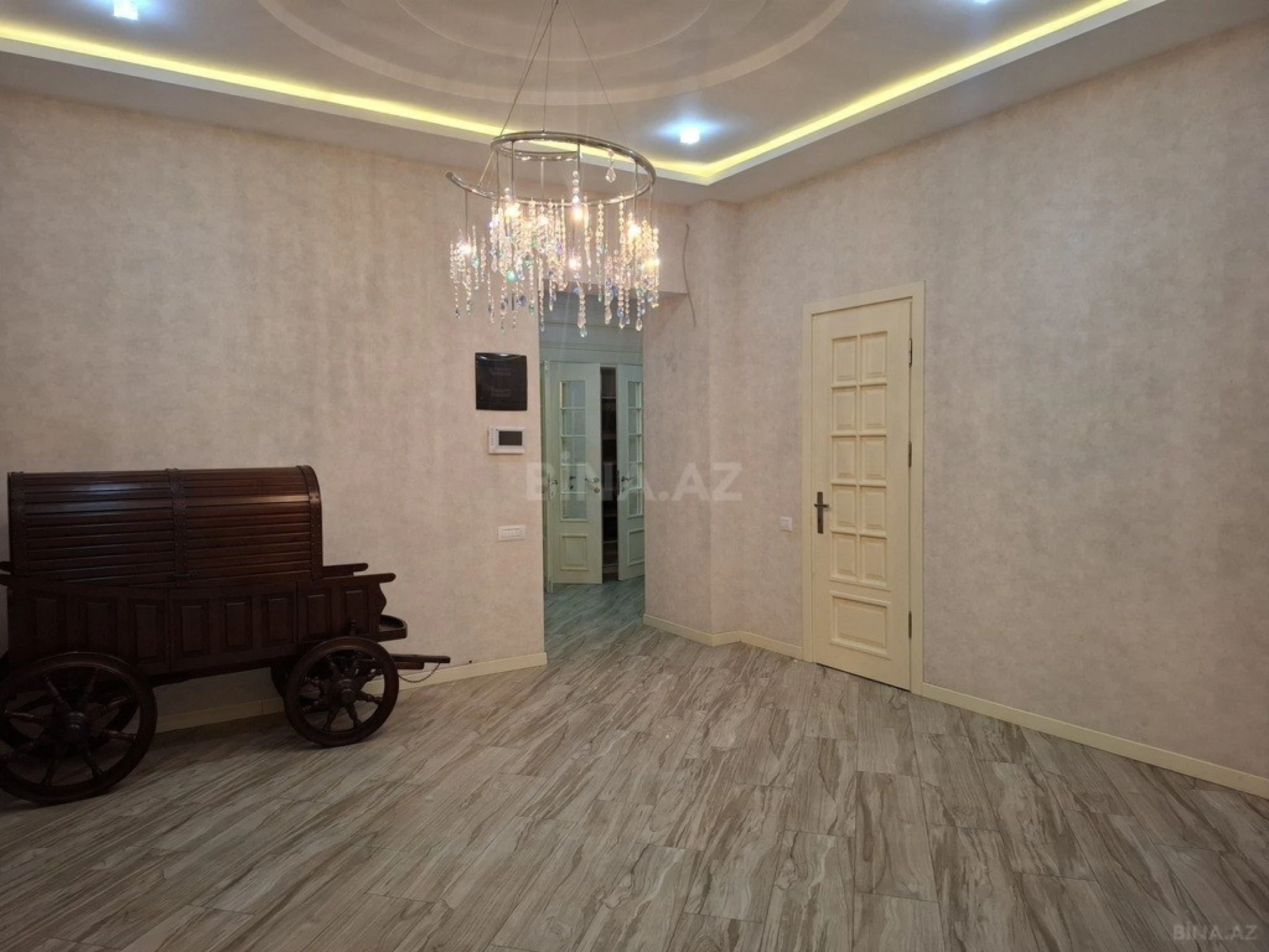 Kirayə verilir 3 otaqlı mənzil 250 m²