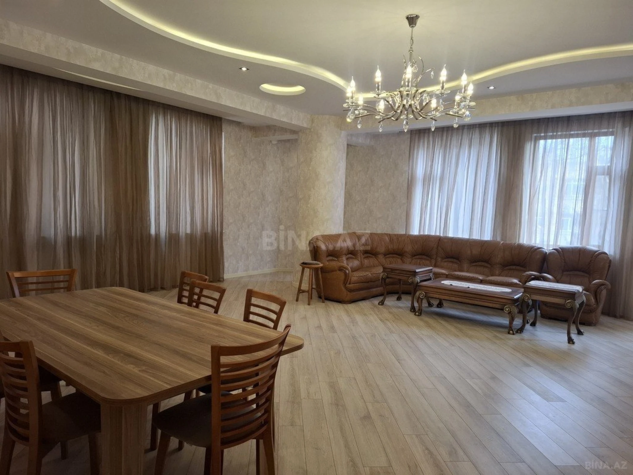 Kirayə verilir 3 otaqlı mənzil 250 m²
