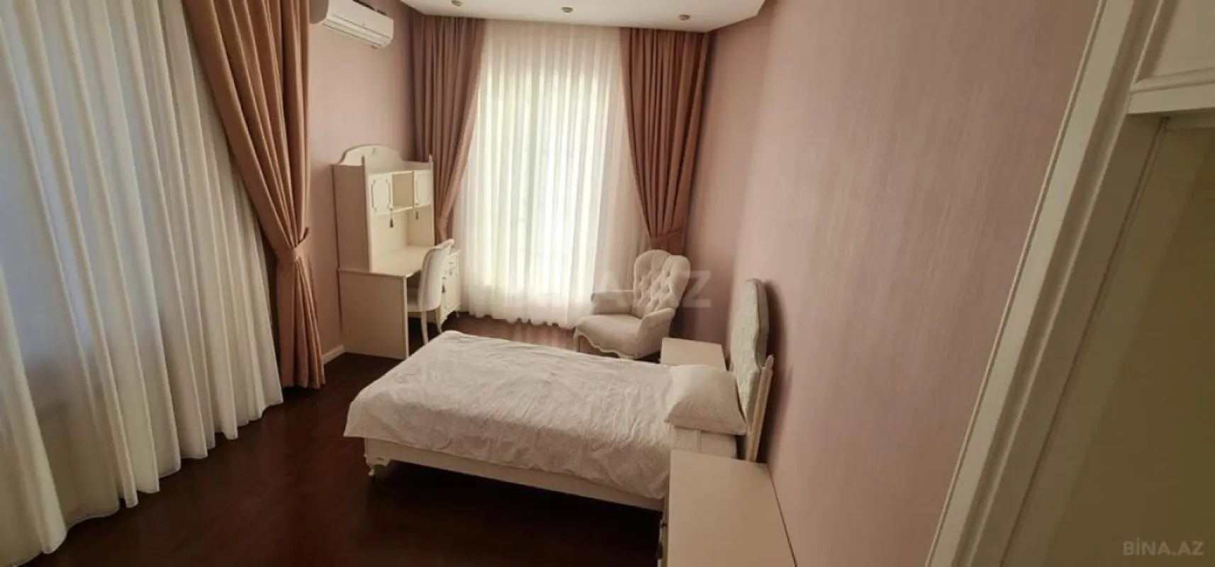 Kirayə verilir 6 otaqlı həyət evi 400 m²