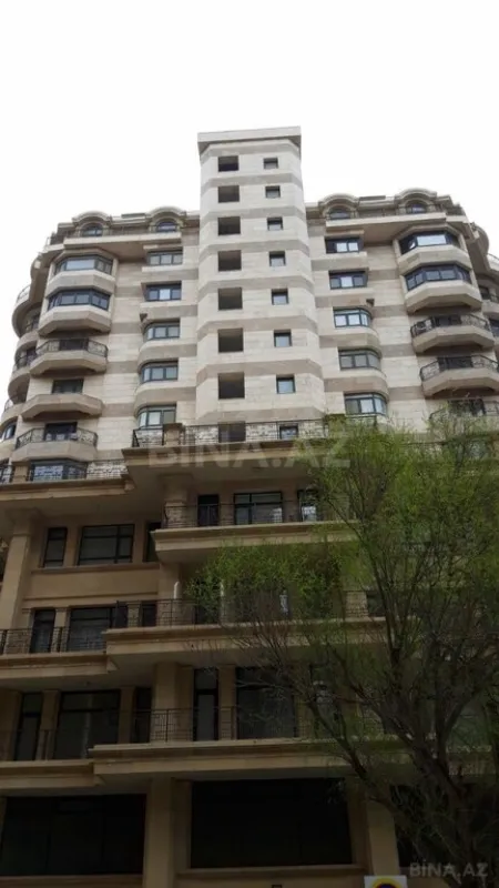 Satılır 5 otaqlı mənzil 290 m²