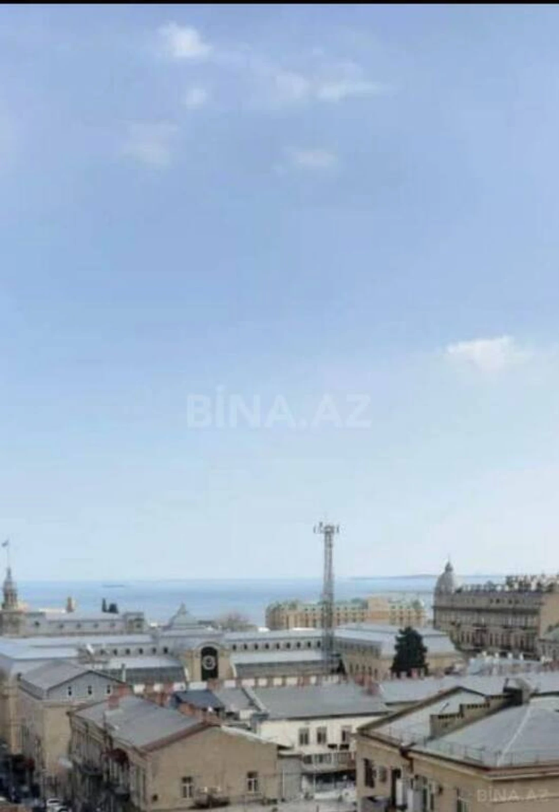 Satılır 5 otaqlı mənzil 290 m²