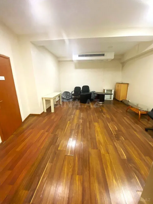 Kirayə verilir 3 otaqlı ofis 100 m²