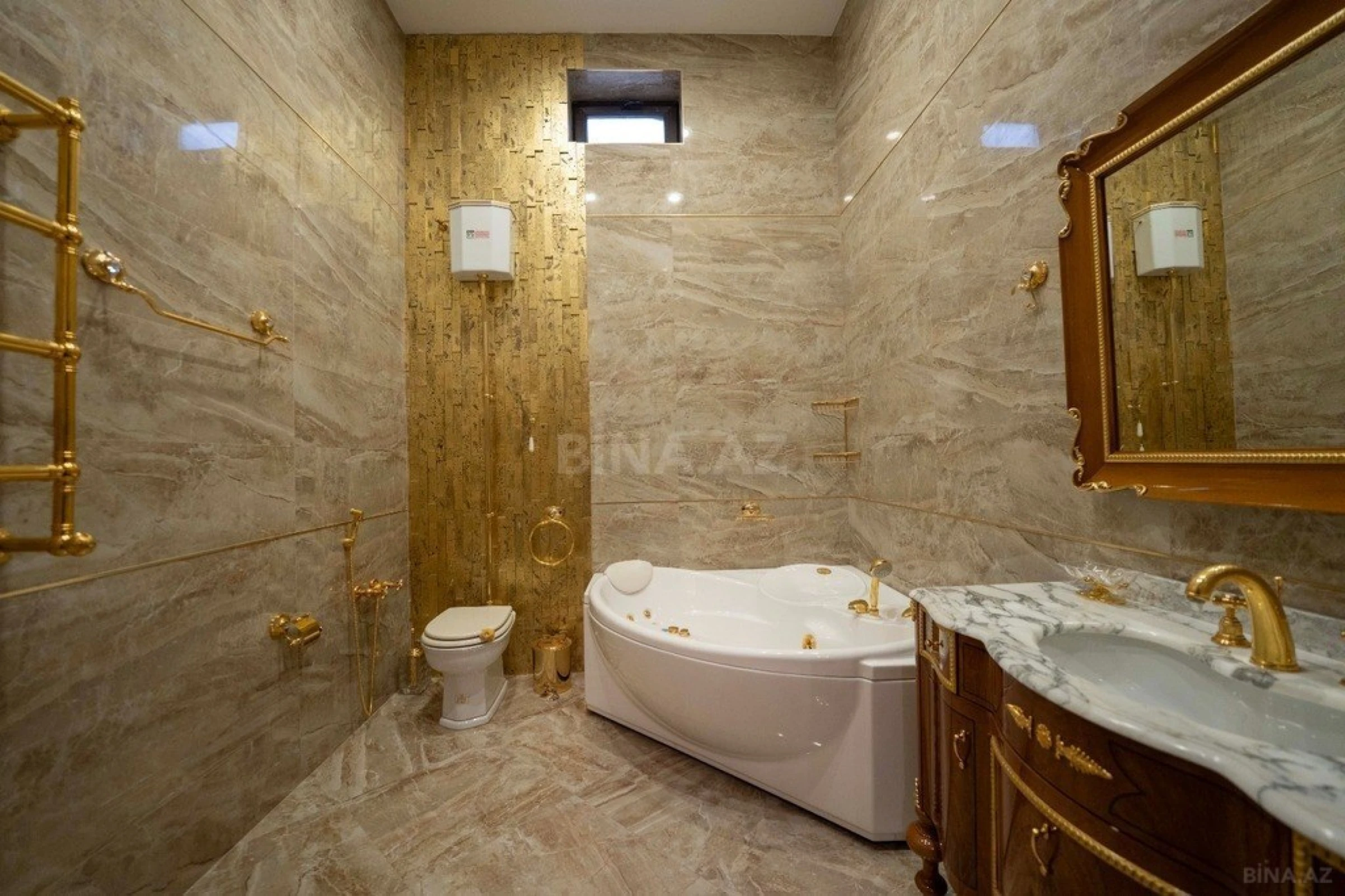 Satılır 7 otaqlı həyət evi 850 m²