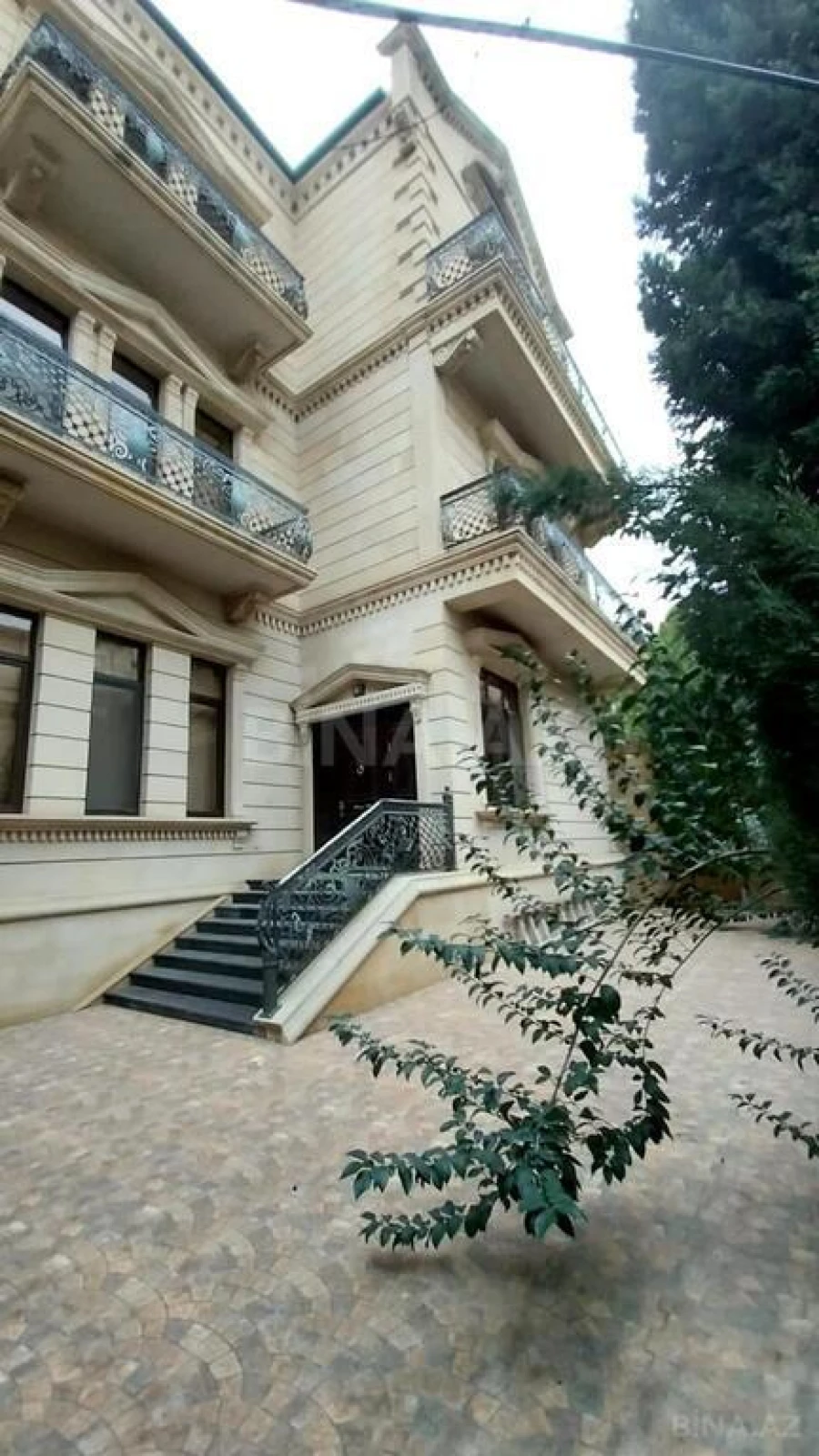 Satılır 7 otaqlı həyət evi 850 m²