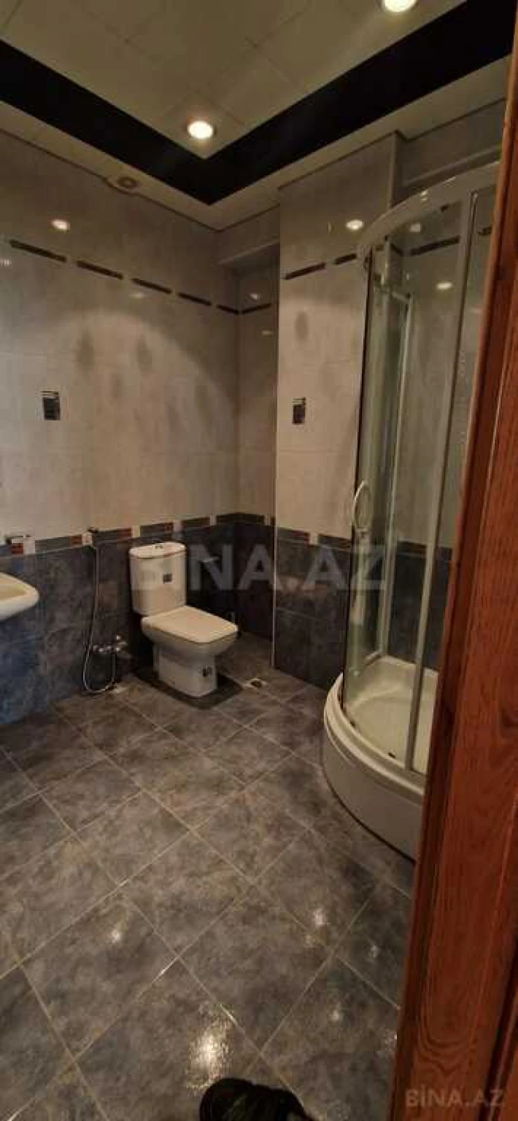 Satılır 5 otaqlı mənzil 230 m²