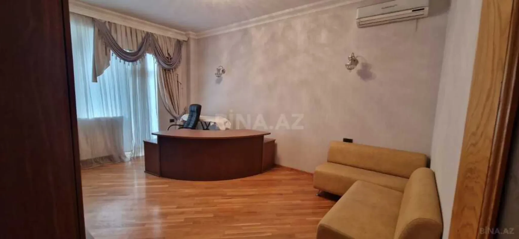 Satılır 5 otaqlı mənzil 230 m²