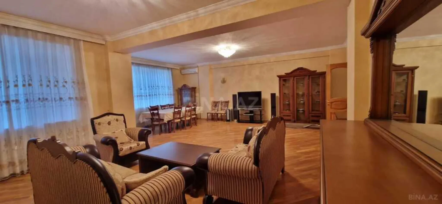Satılır 5 otaqlı mənzil 230 m²