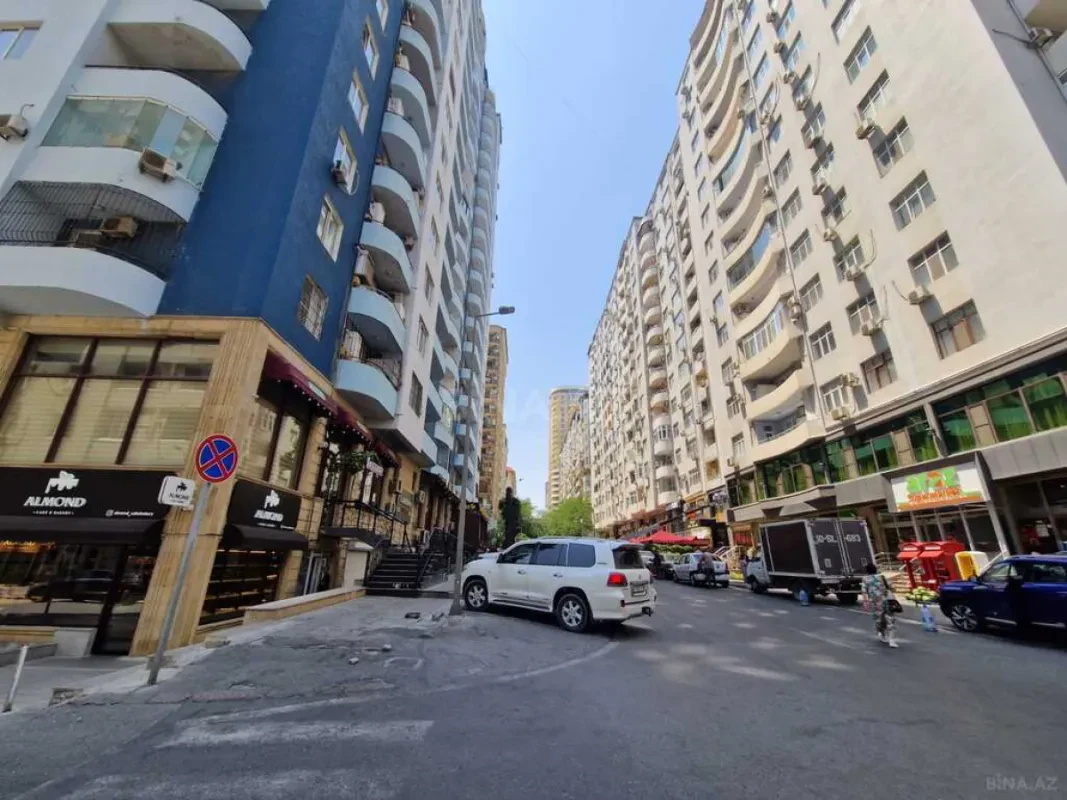 Satılır 5 otaqlı mənzil 230 m²