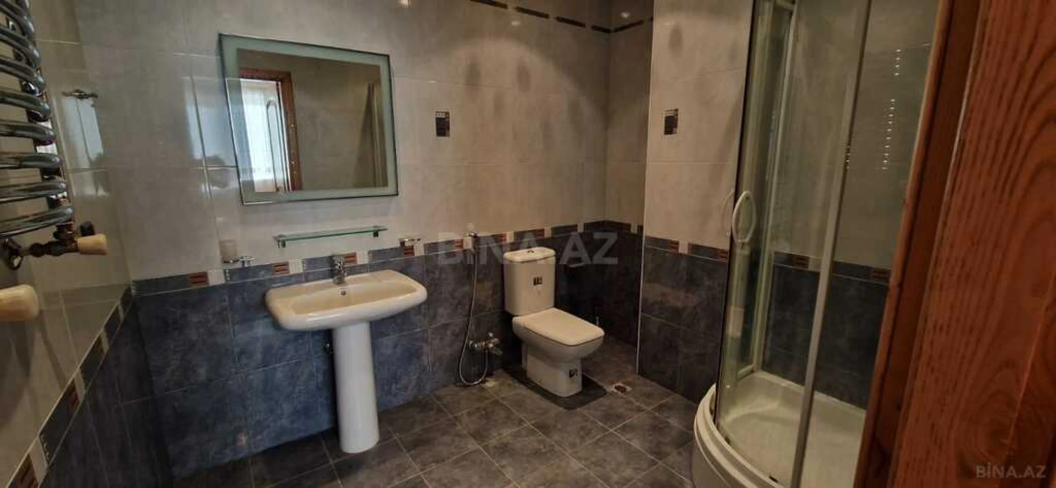 Satılır 5 otaqlı mənzil 230 m²