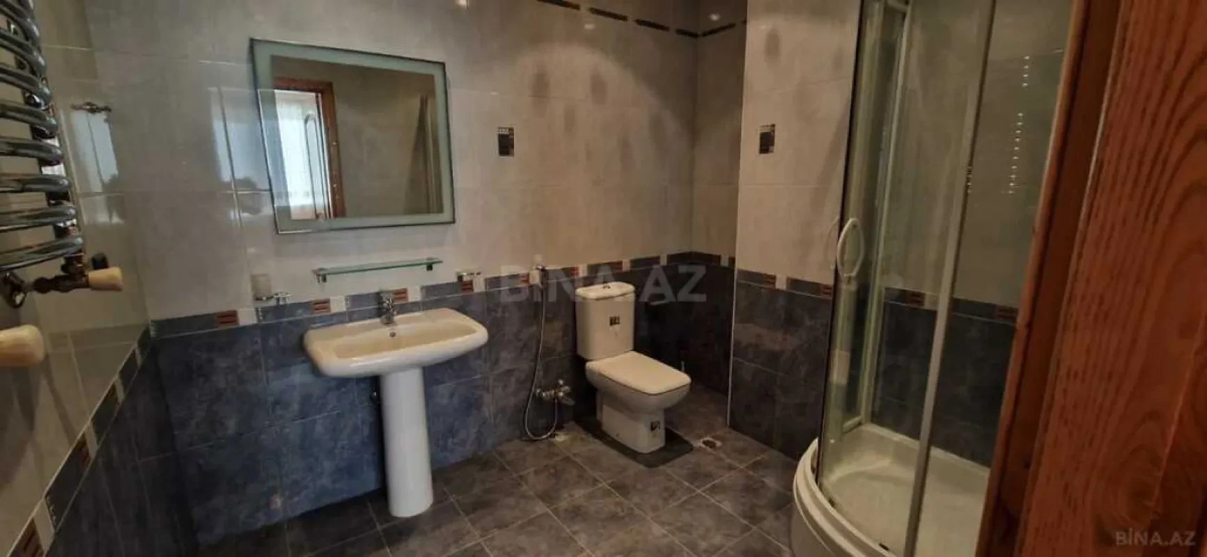 Satılır 5 otaqlı mənzil 230 m²