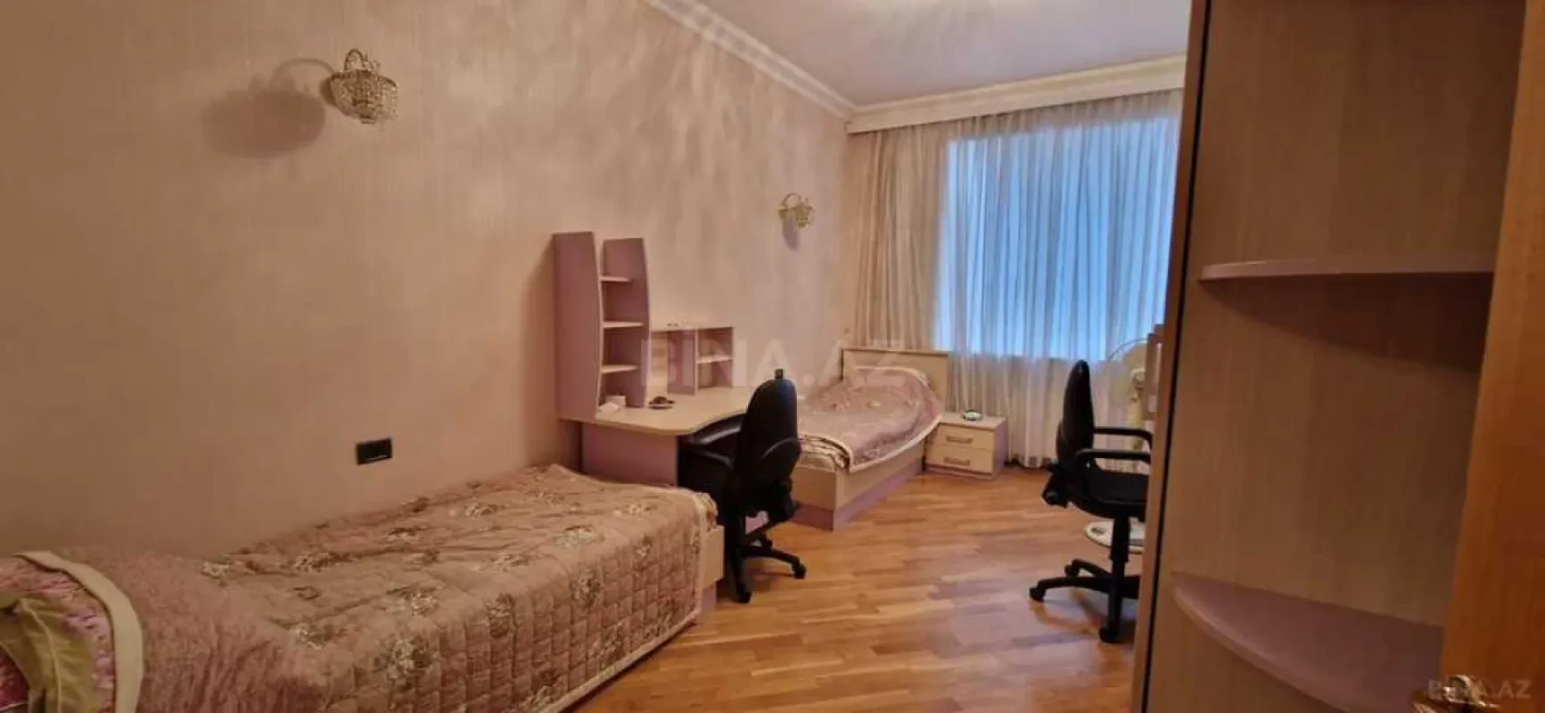 Satılır 5 otaqlı mənzil 230 m²