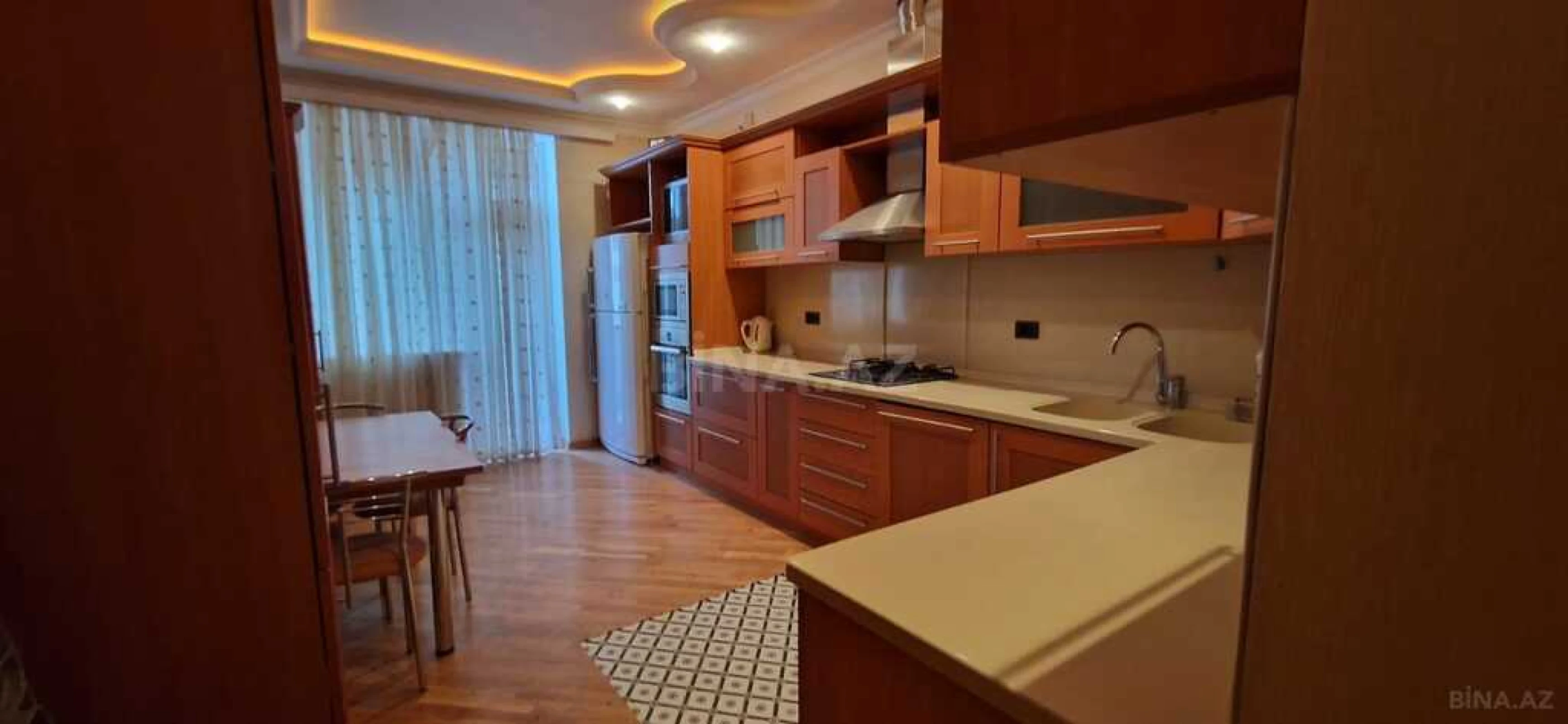 Satılır 5 otaqlı mənzil 230 m²