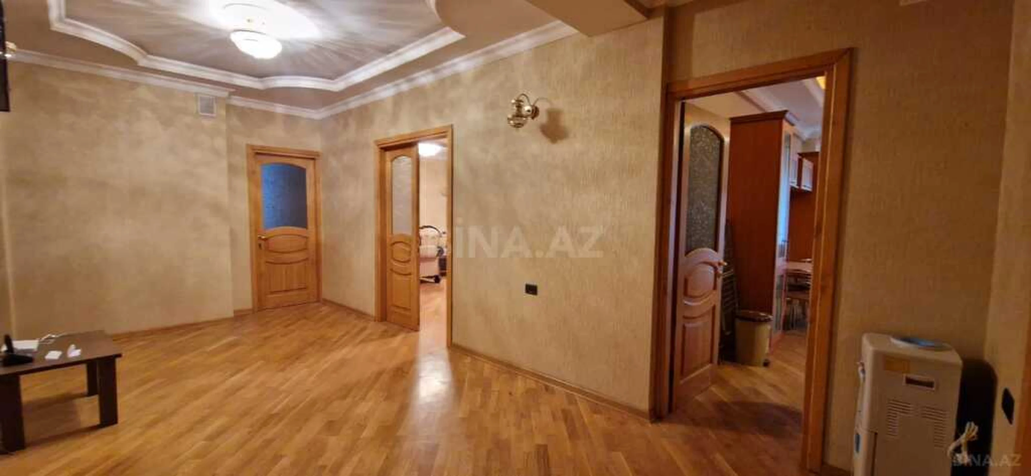 Satılır 5 otaqlı mənzil 230 m²