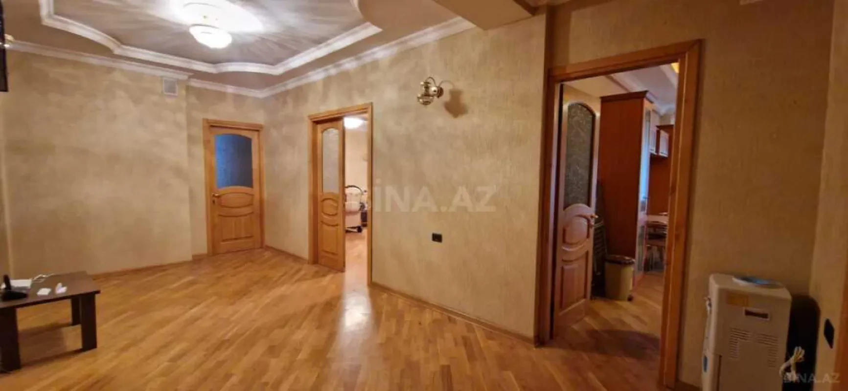 Satılır 5 otaqlı mənzil 230 m²