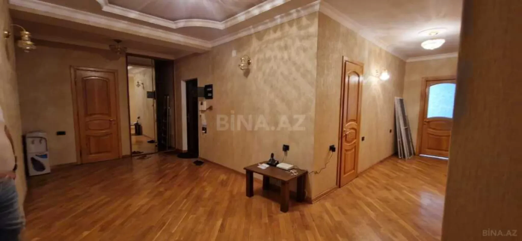 Satılır 5 otaqlı mənzil 230 m²