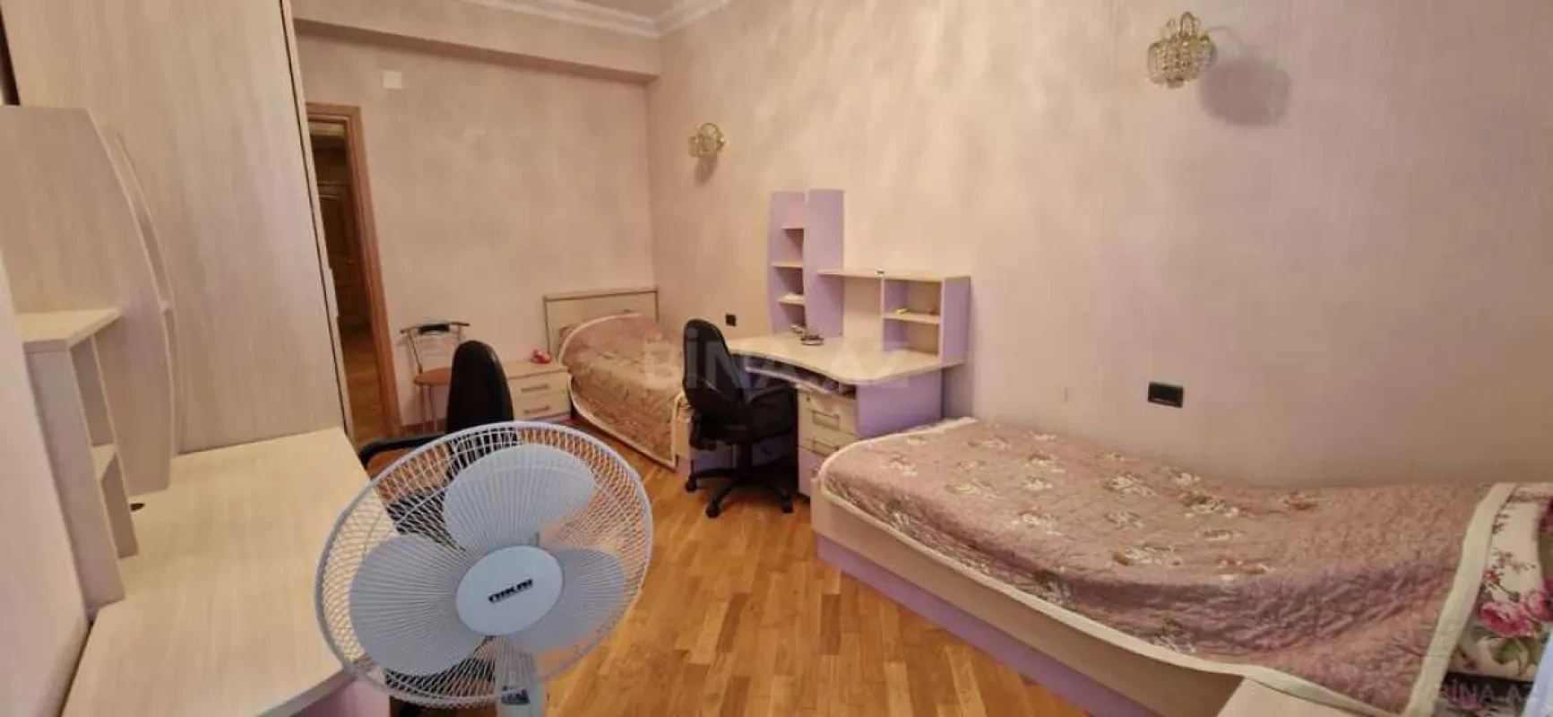 Satılır 5 otaqlı mənzil 230 m²