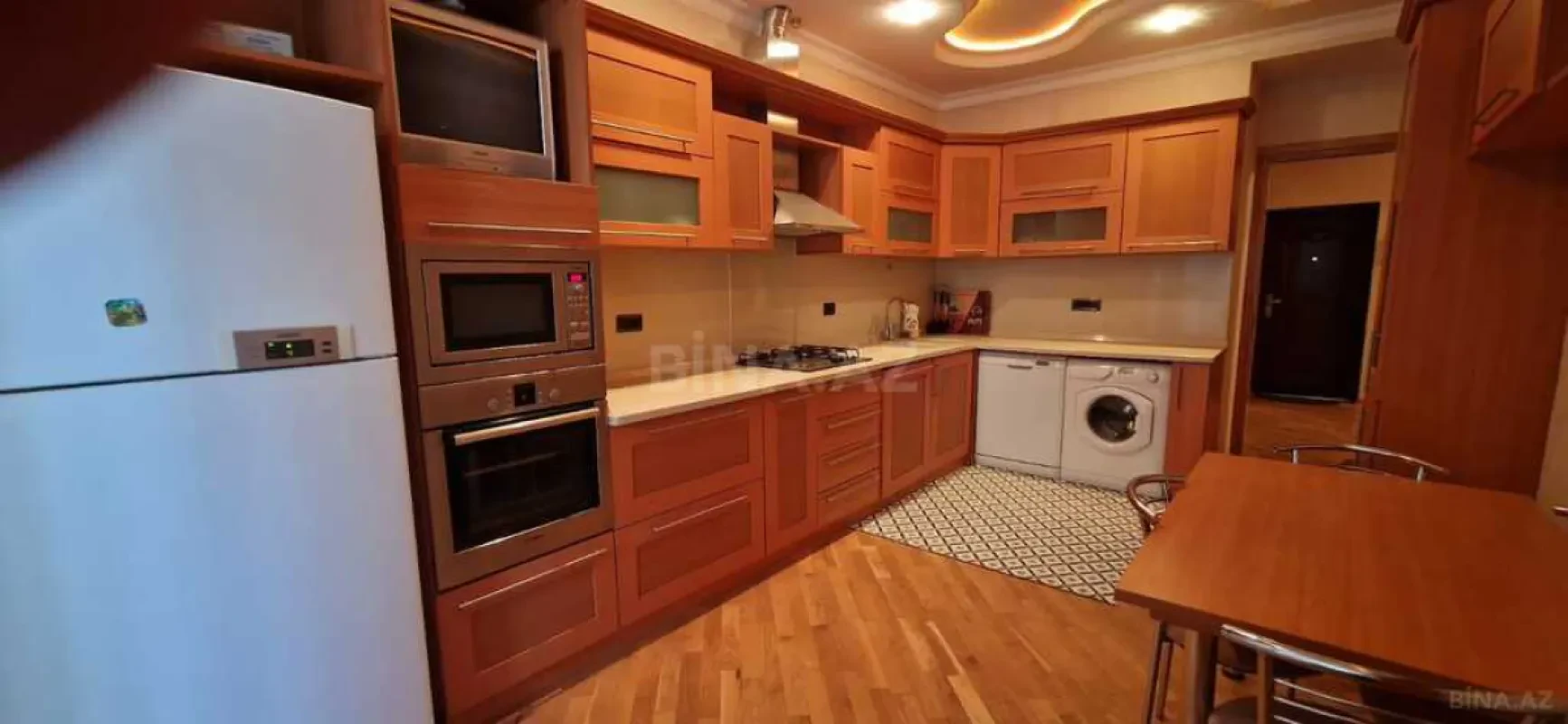 Satılır 5 otaqlı mənzil 230 m²