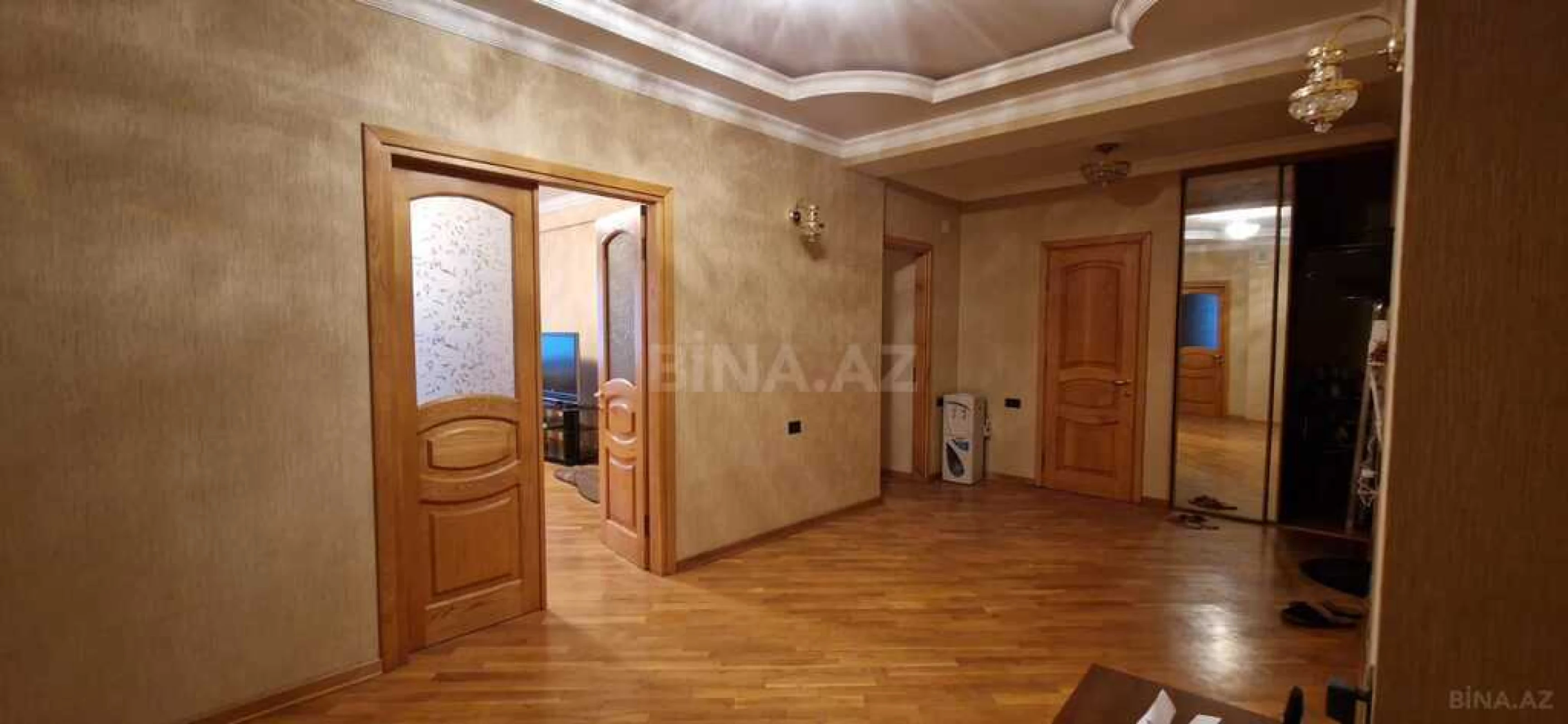 Satılır 5 otaqlı mənzil 230 m²