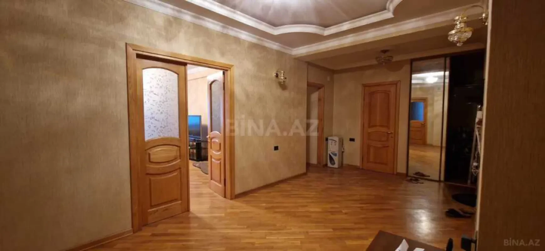 Satılır 5 otaqlı mənzil 230 m²