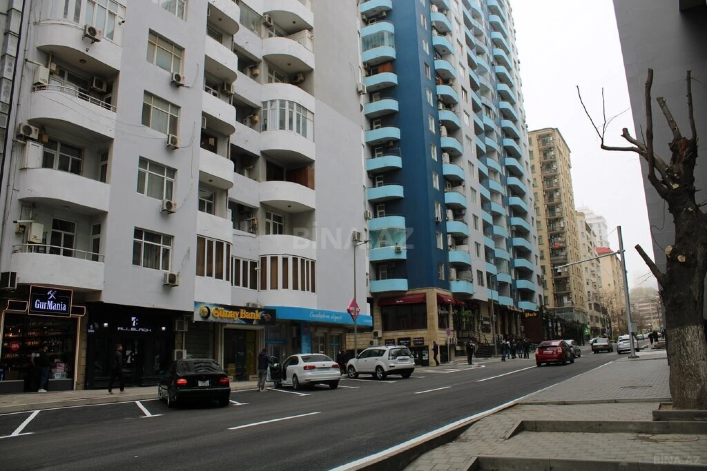 Satılır 5 otaqlı mənzil 230 m²