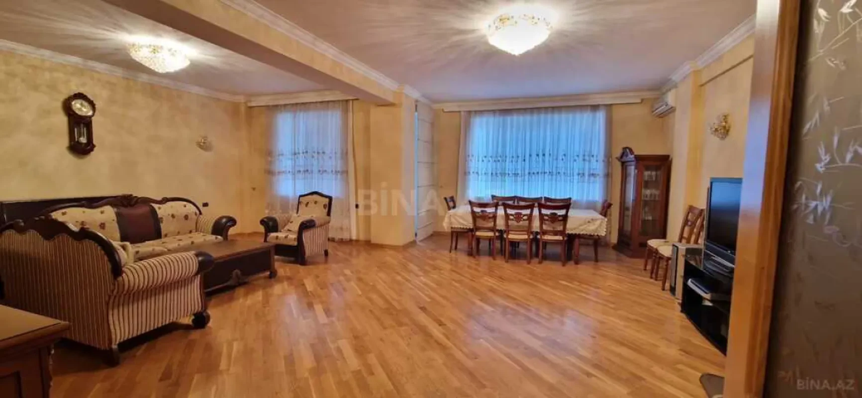 Satılır 5 otaqlı mənzil 230 m²