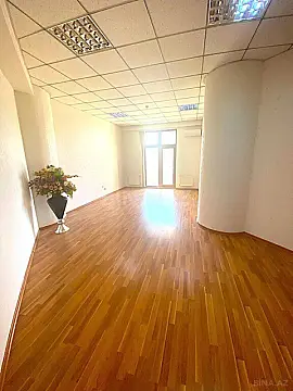 Kirayə verilir 3 otaqlı ofis 145 m²