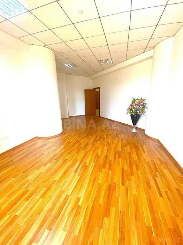 Kirayə verilir 3 otaqlı ofis 145 m²