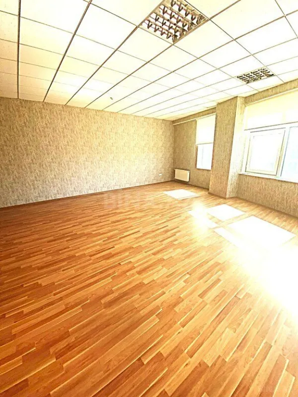 Kirayə verilir 3 otaqlı ofis 145 m²