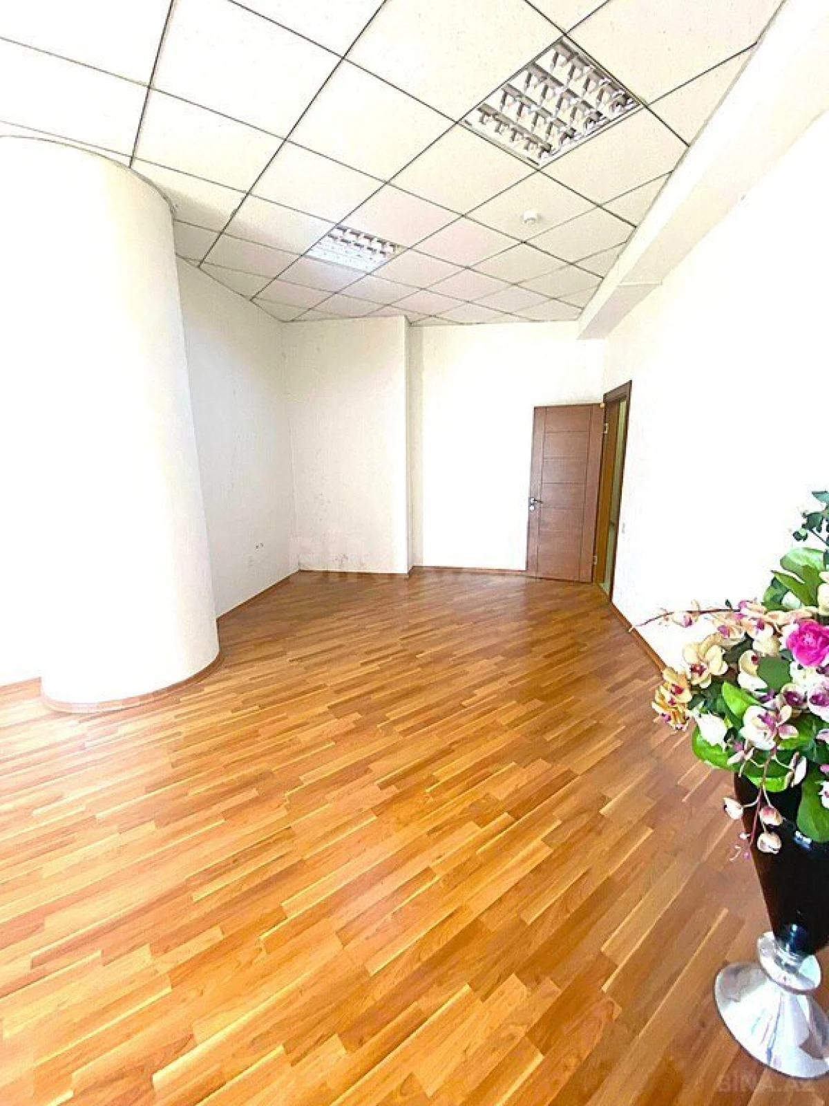 Kirayə verilir 3 otaqlı ofis 145 m²