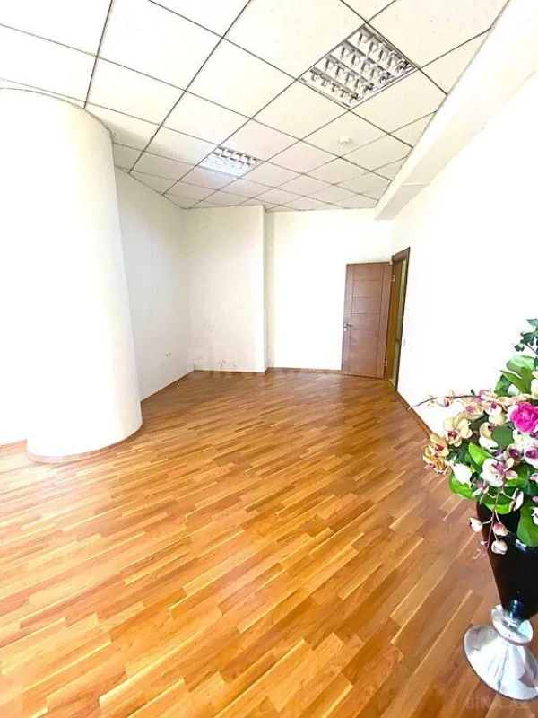 Kirayə verilir 3 otaqlı ofis 145 m²