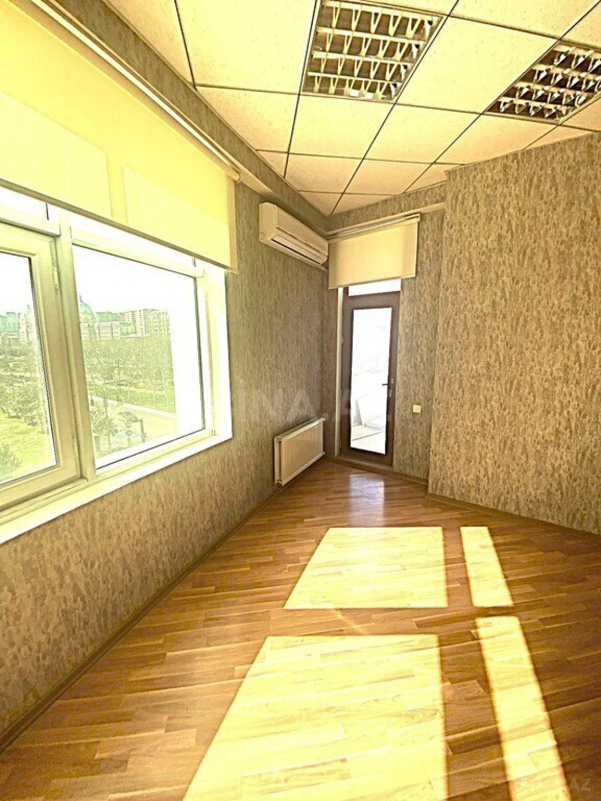 Kirayə verilir 3 otaqlı ofis 145 m²