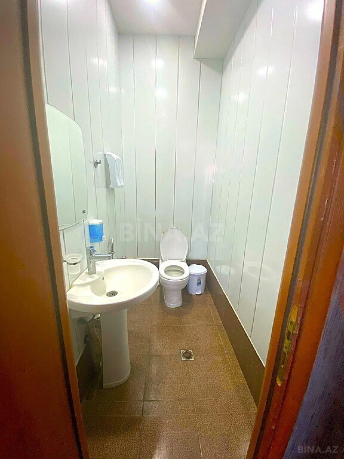 Kirayə verilir 3 otaqlı ofis 145 m²