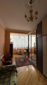 Satılır 4 otaqlı mənzil 145 m²
