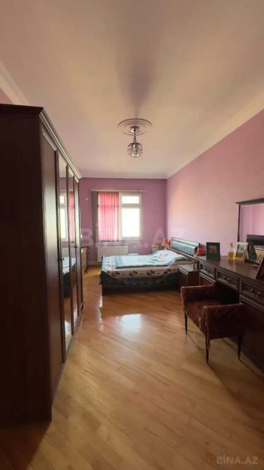 Satılır 4 otaqlı mənzil 145 m²