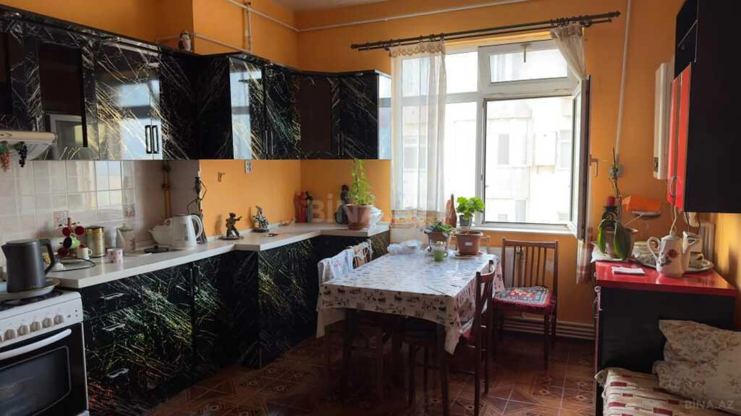 Satılır 4 otaqlı mənzil 145 m²