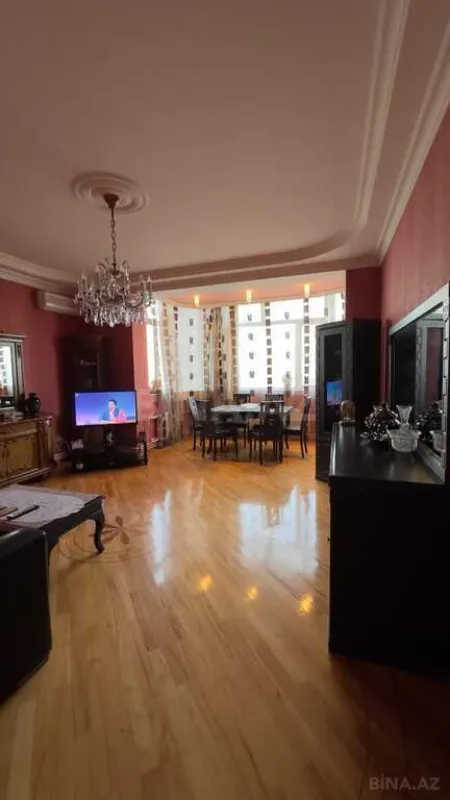 Satılır 4 otaqlı mənzil 145 m²