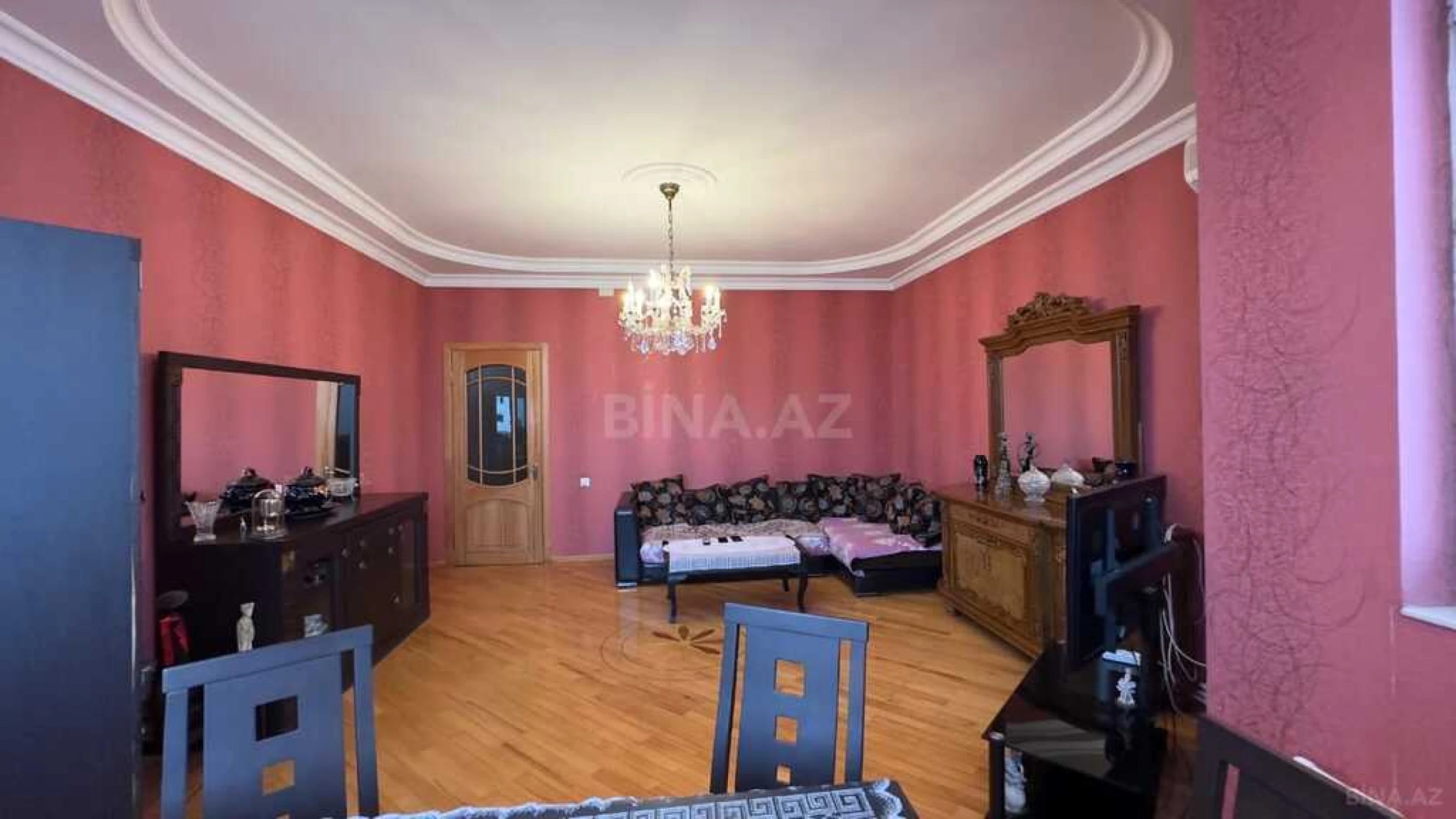 Satılır 4 otaqlı mənzil 145 m²
