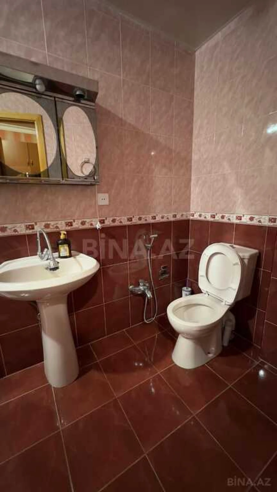 Satılır 4 otaqlı mənzil 145 m²