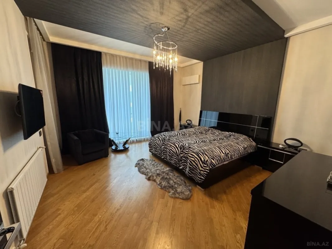 Satılır 2 otaqlı mənzil 135 m²