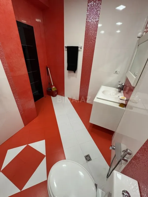 Satılır 2 otaqlı mənzil 135 m²