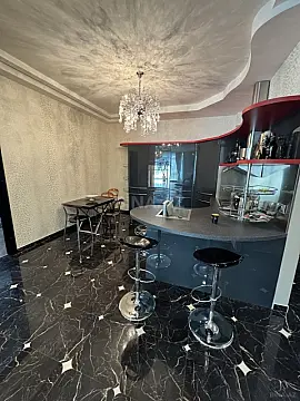 Satılır 2 otaqlı mənzil 135 m²