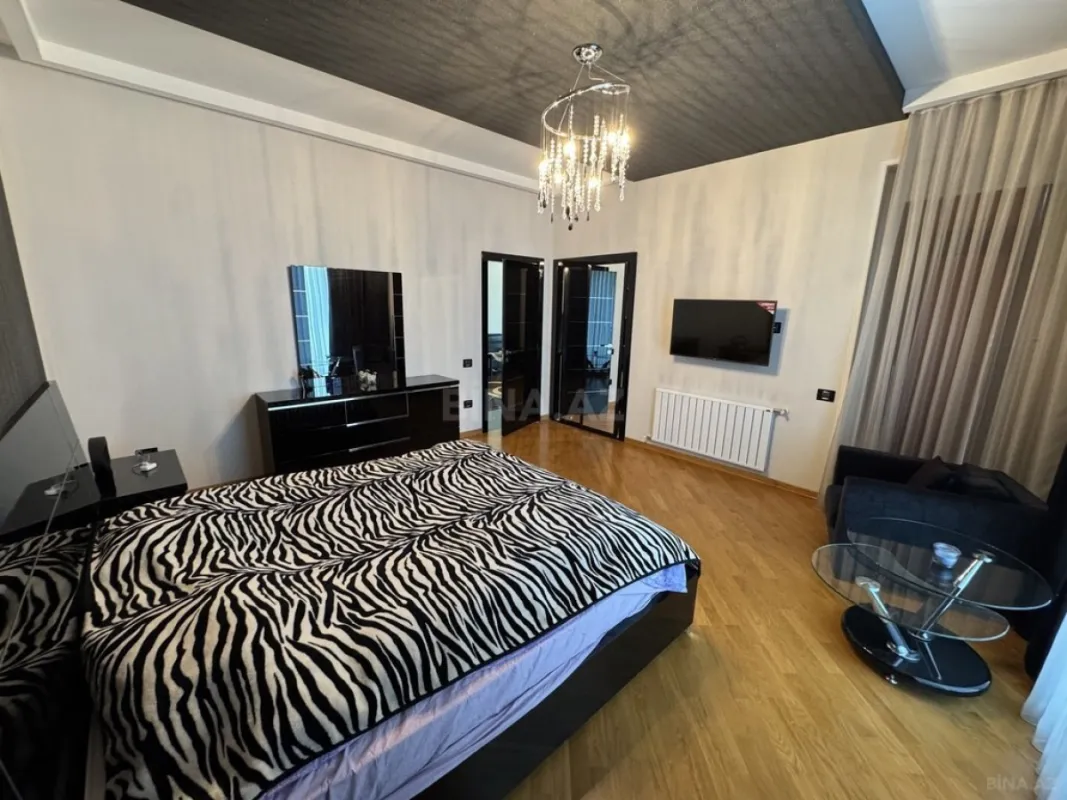 Satılır 2 otaqlı mənzil 135 m²