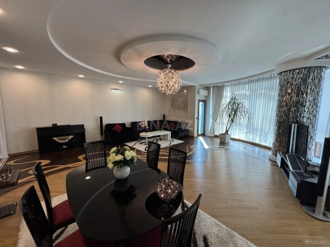 Satılır 2 otaqlı mənzil 135 m²