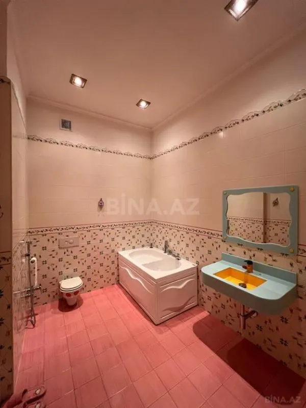 Satılır 7 otaqlı mənzil 545 m²