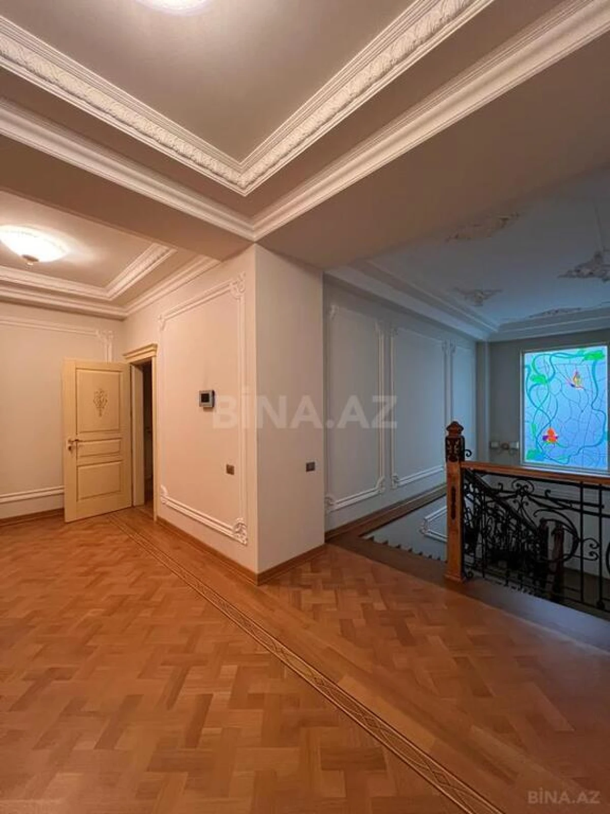 Satılır 7 otaqlı mənzil 545 m²