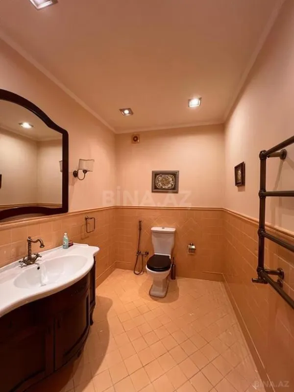 Satılır 7 otaqlı mənzil 545 m²