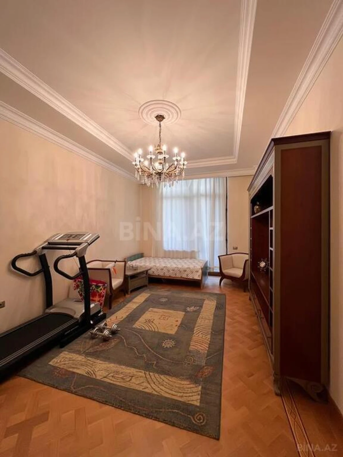 Satılır 7 otaqlı mənzil 545 m²