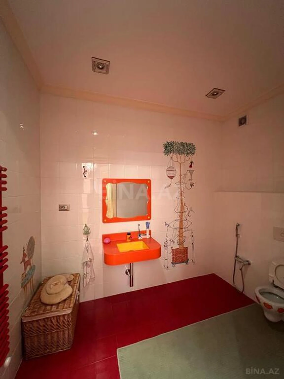 Satılır 7 otaqlı mənzil 545 m²